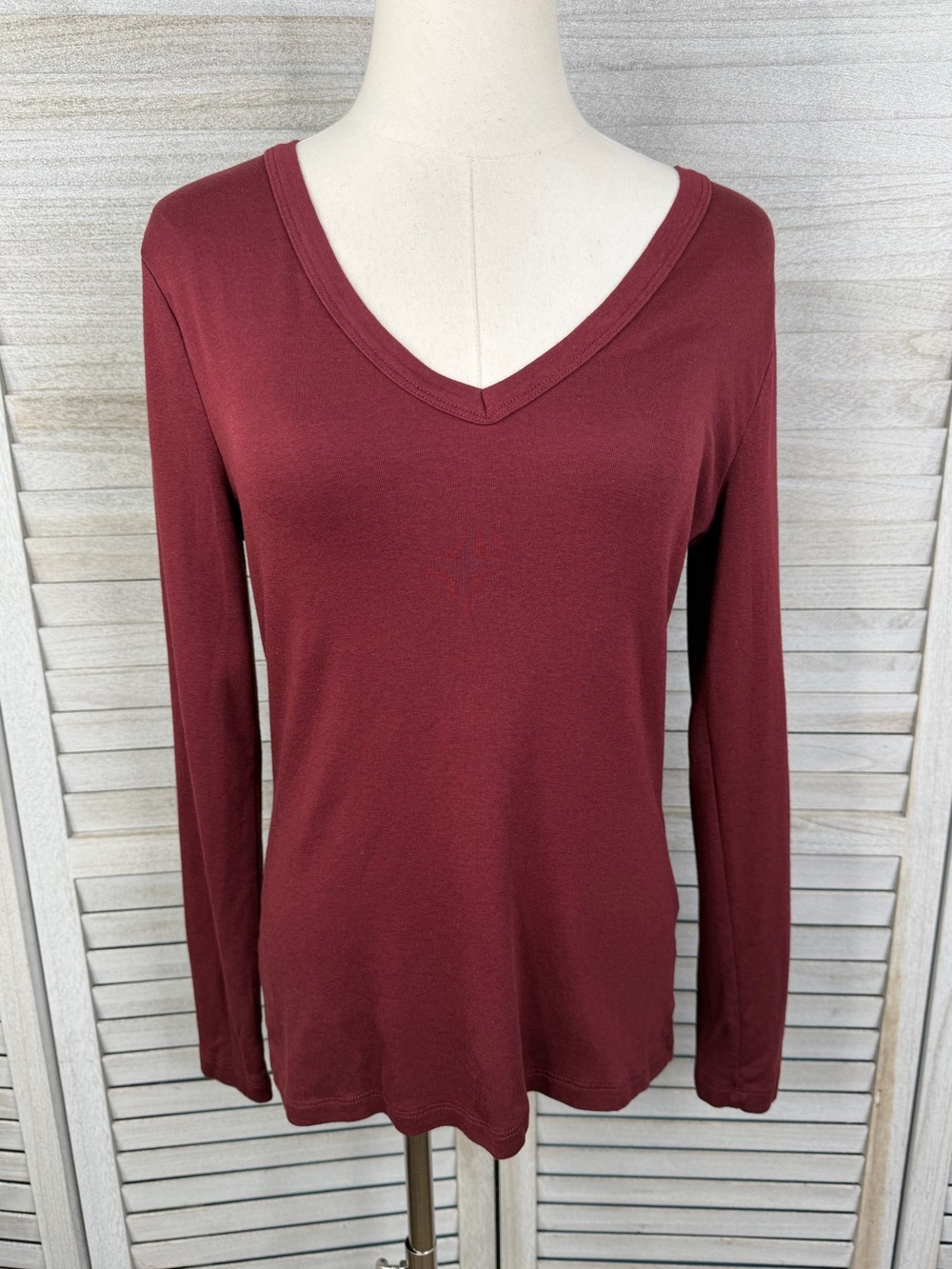 A NEW DAY Women's Lightweight V Neck Long Sleeve T-Shirt Burgundy-Medium